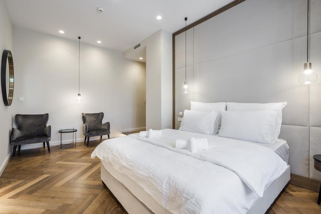 Budapest Eye- Boutique Suites, by BQA - Deluxe Double Room With Bath