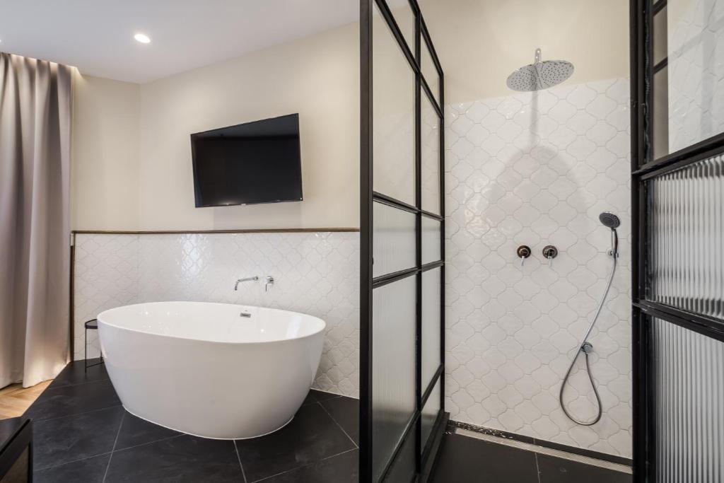 Budapest Eye- Boutique Suites, by BQA - Resim 14