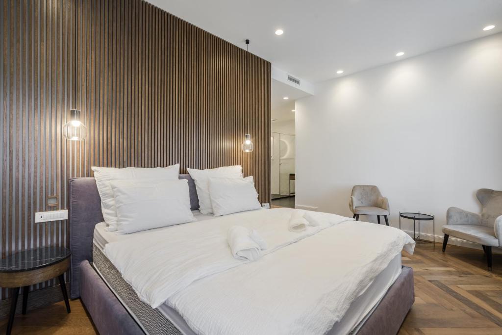 Budapest Eye- Boutique Suites, by BQA - Superior Queen Room