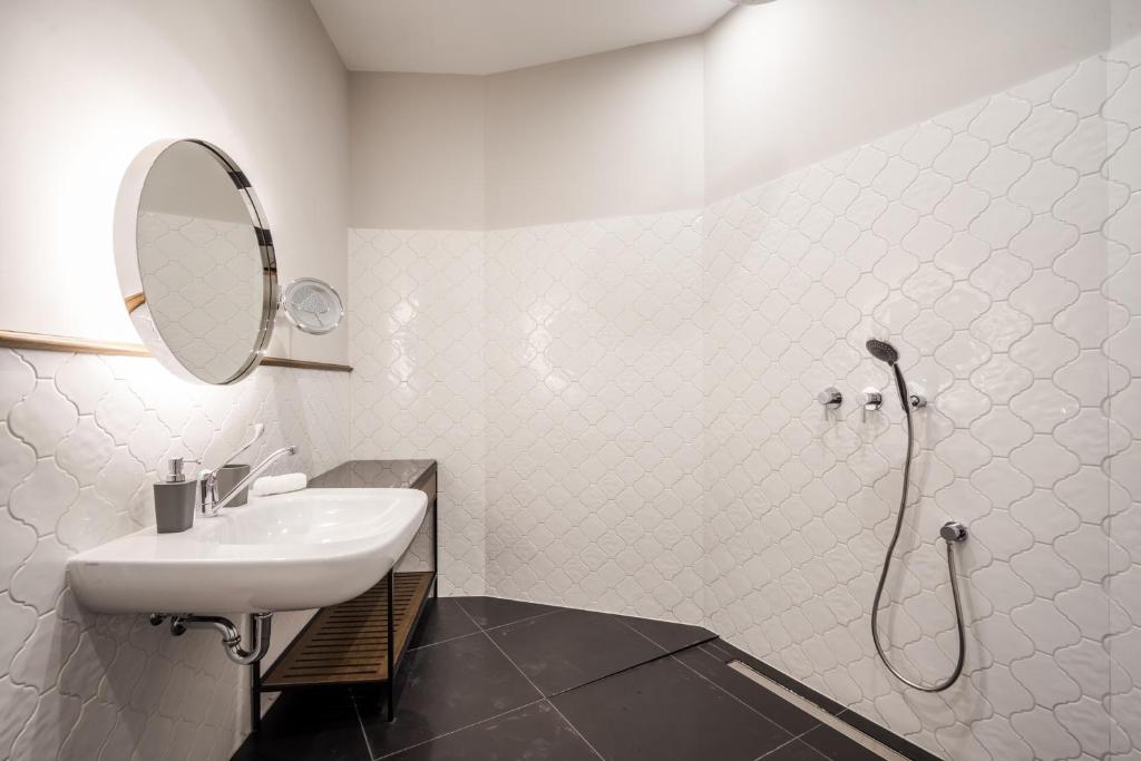 Budapest Eye- Boutique Suites, by BQA - Resim 45