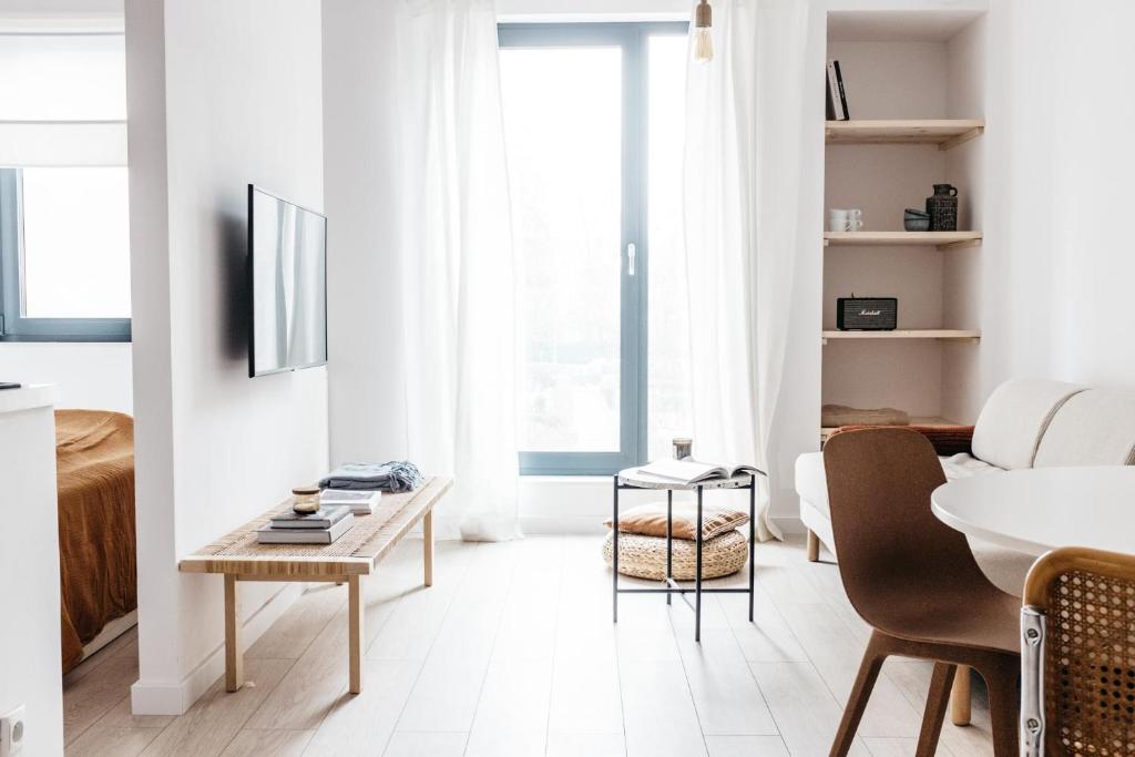 Televízia a/alebo spoločenská miestnosť v ubytovaní Powder Apartment - LoftAffair