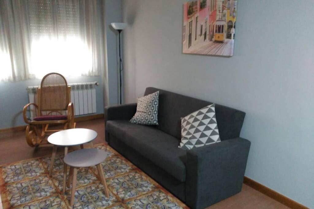 a living room with a couch and a table at El Descanso del Viajero in Redondela