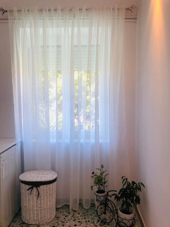Fotografie z fotogalerie ubytování Stylish Home for 6 in Adamas v destinaci Adamas