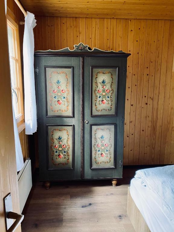Postel nebo postele na pokoji v ubytování Chalet Amwäg