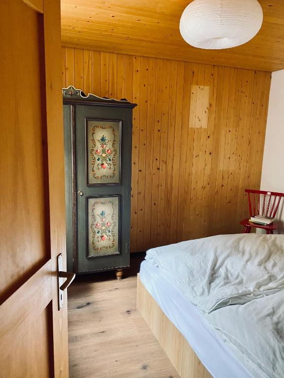 Postel nebo postele na pokoji v ubytování Chalet Amwäg