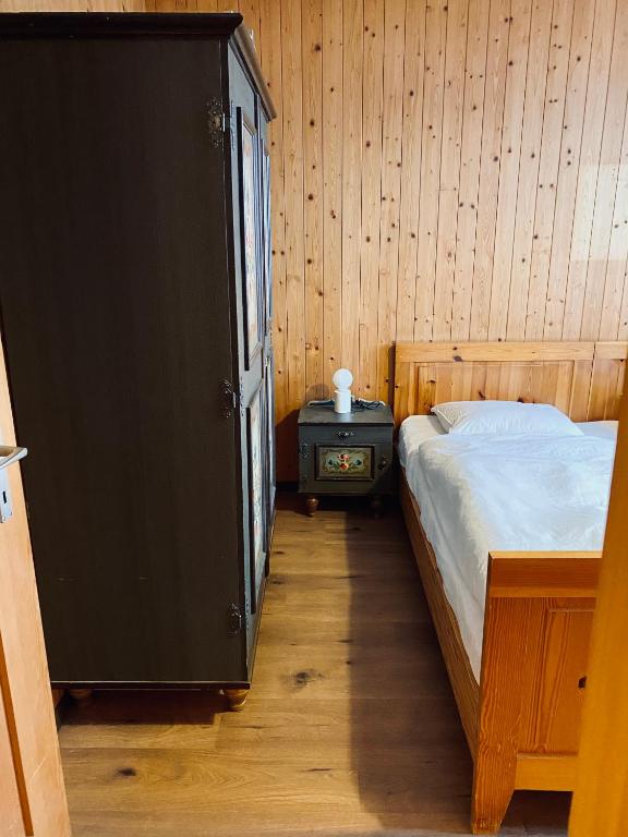 Postel nebo postele na pokoji v ubytování Chalet Amwäg