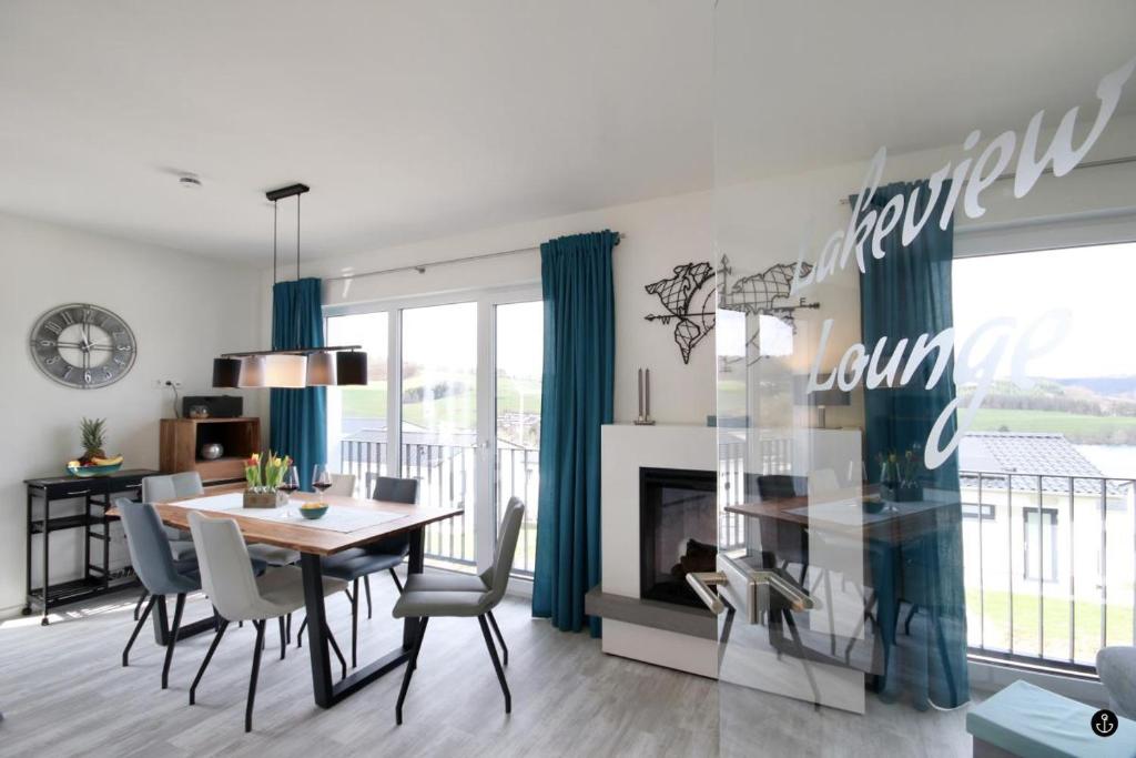 Posezení v ubytování Sonnenweg 36 LAKEVIEW HOUSE Türkis Diemelsee