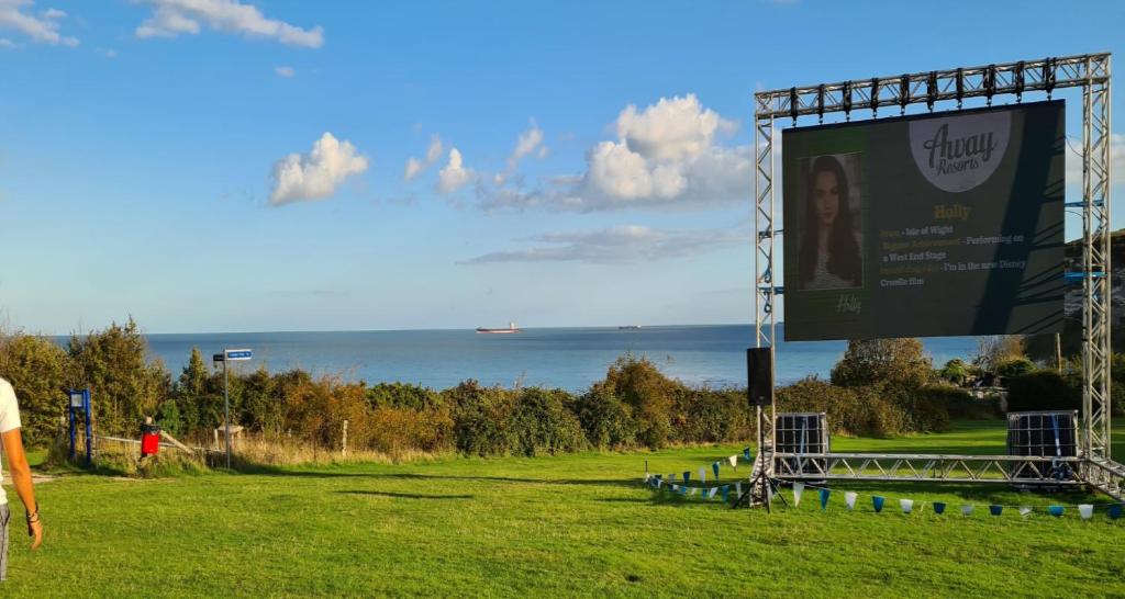 "Hurst View" at Whitecliff Bay Isle of Wight - Yarborough View 1