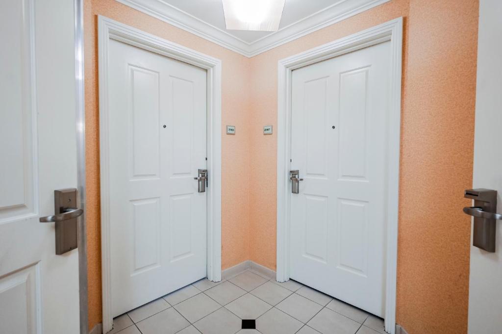 Signature Rental by Owner Direct - Penthouse Vloer Twee Slaapkamers - Balkon