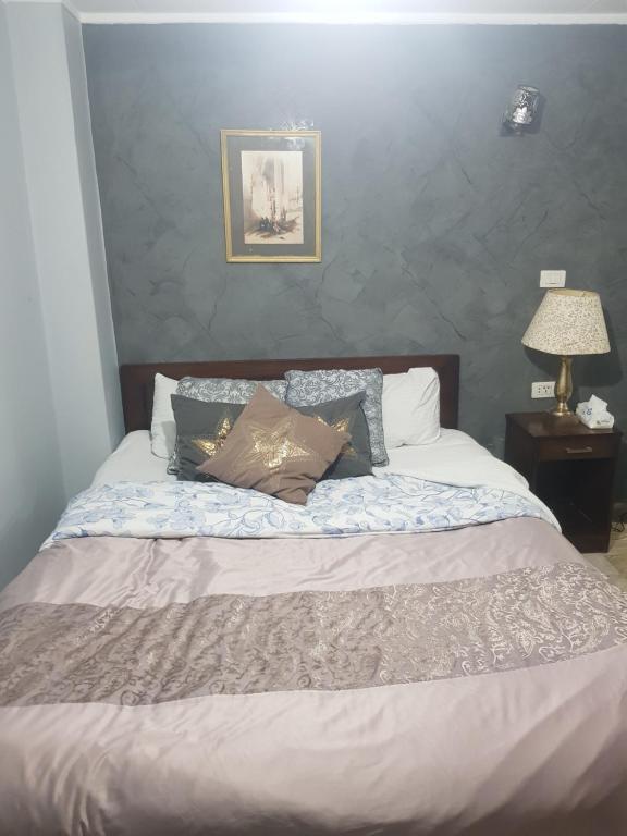 Postel nebo postele na pokoji v ubytování Downtown Inn