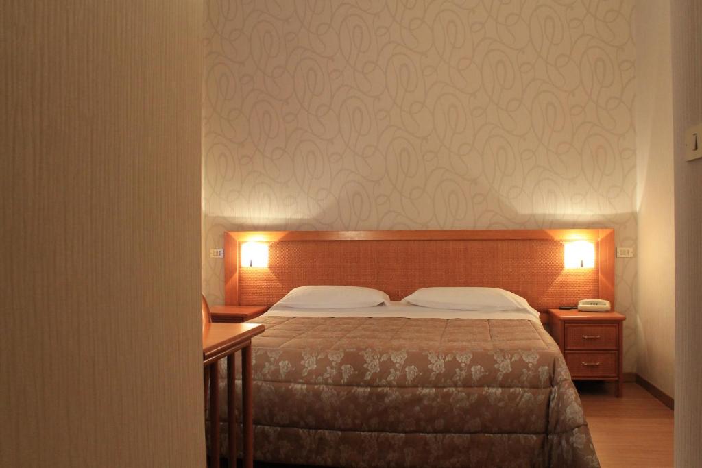 Postel nebo postele na pokoji v ubytování Hotel Kristina