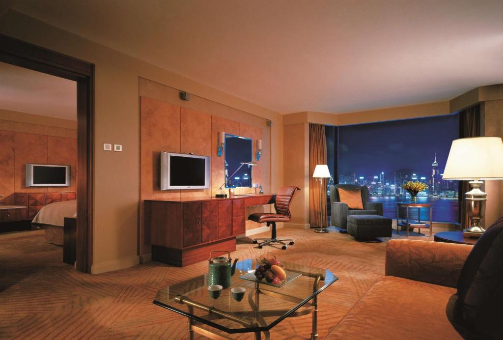 Kowloon Shangri-La: Elegant Comfort