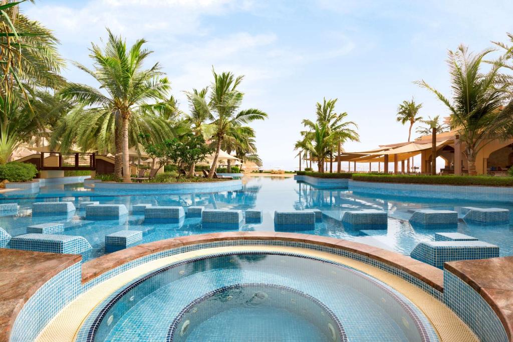 Bazén v ubytování Shangri-La Barr Al Jissah, Muscat nebo v jeho okolí