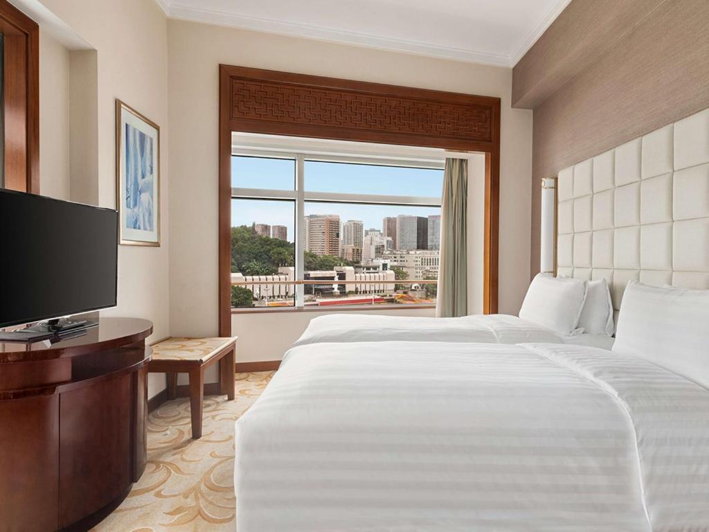 Postel nebo postele na pokoji v ubytování Shangri-La Fuzhou