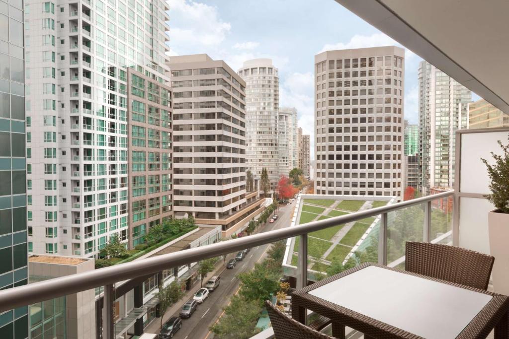 Balkón nebo terasa v ubytování Shangri-La Vancouver