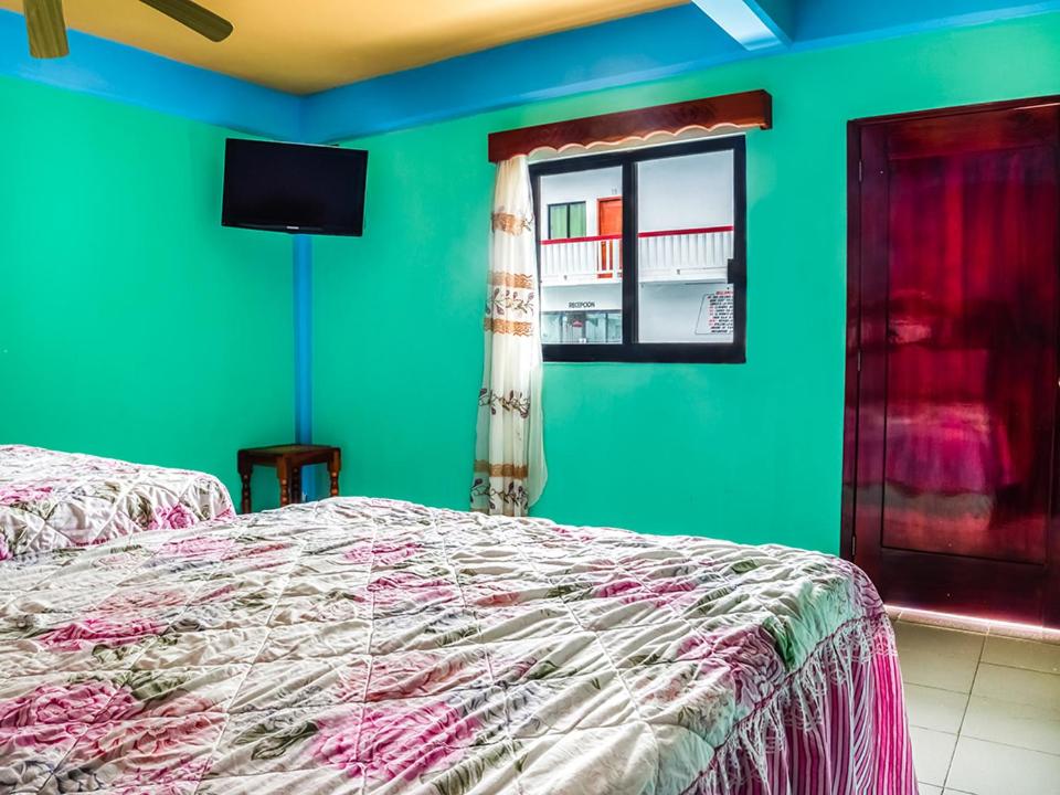 Postel nebo postele na pokoji v ubytování Hotel El Faro
