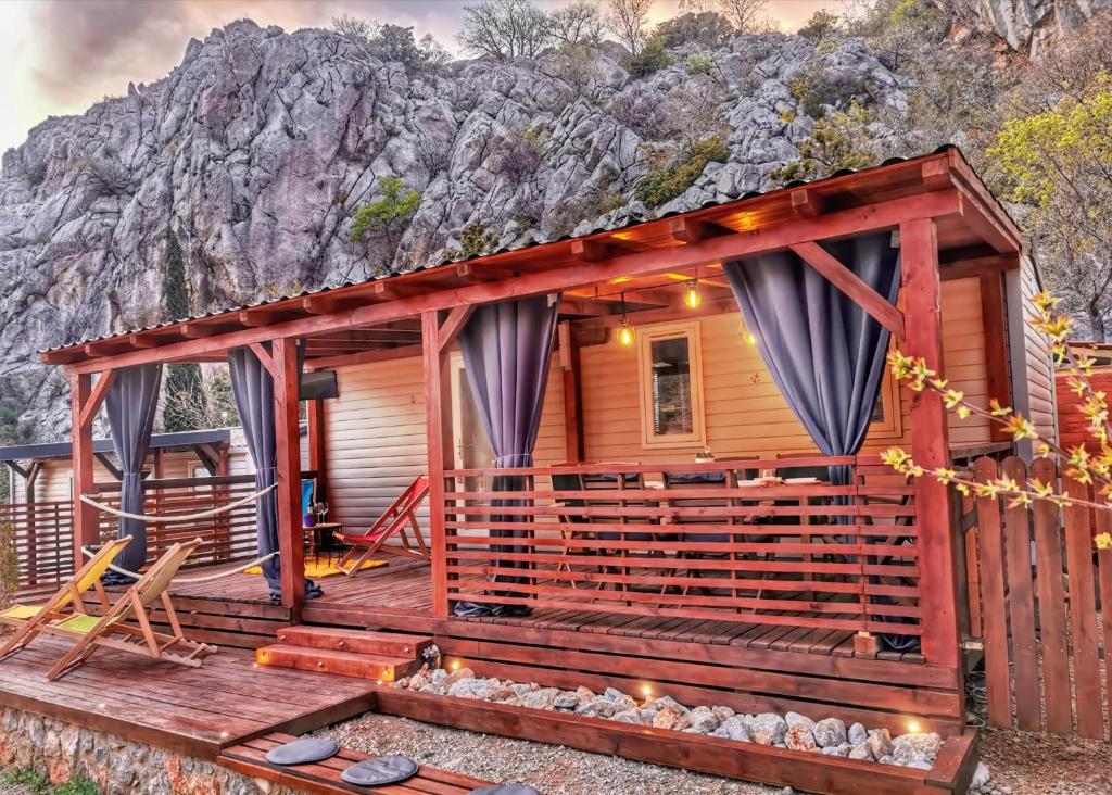 Mobile Home Rock \