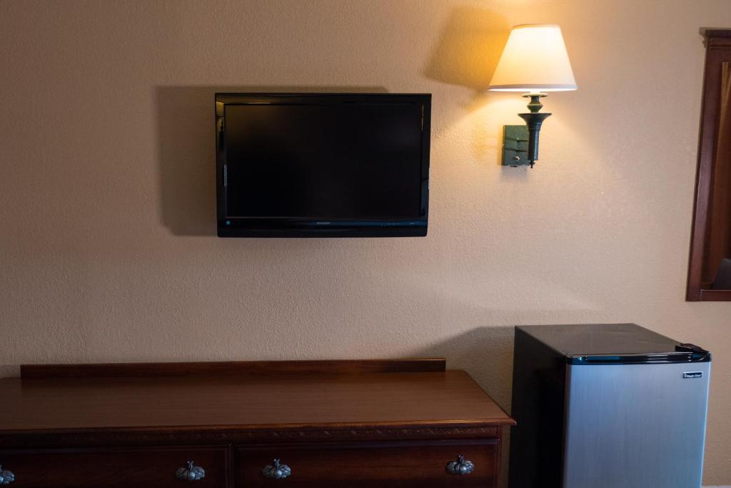 a flat screen tv on the wall of a hotel room at Wild Bear Inn in Pigeon Forge