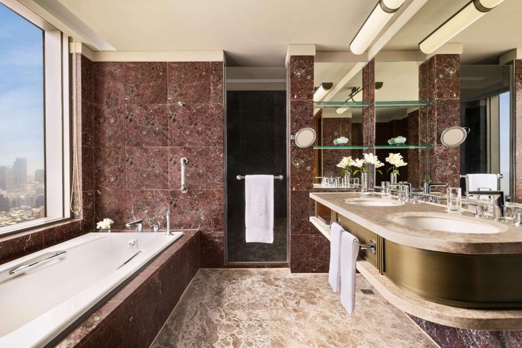 Vannituba majutusasutuses Shangri-La Far Eastern, Taipei