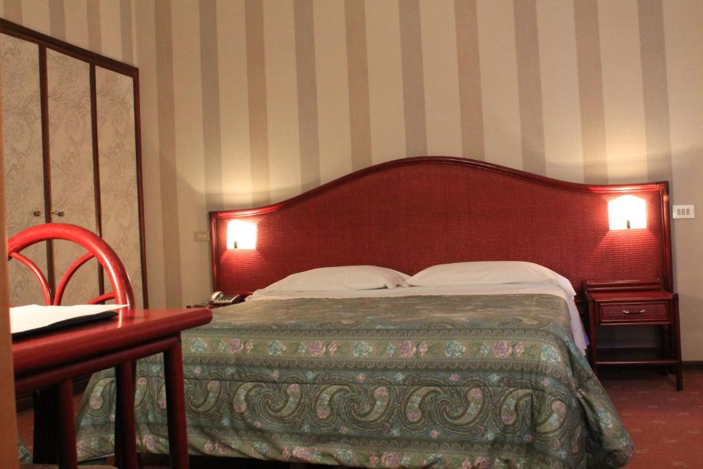 Postel nebo postele na pokoji v ubytování Hotel Kristina
