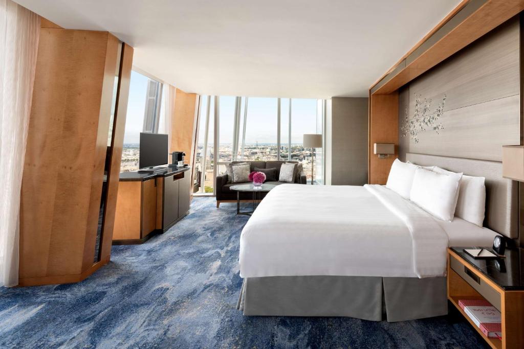 Shangri-La The Shard, London photo 2