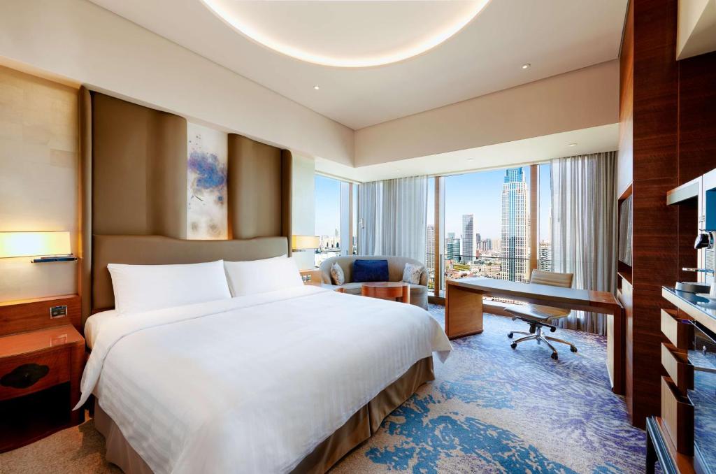 Postel nebo postele na pokoji v ubytování Shangri-La Tianjin