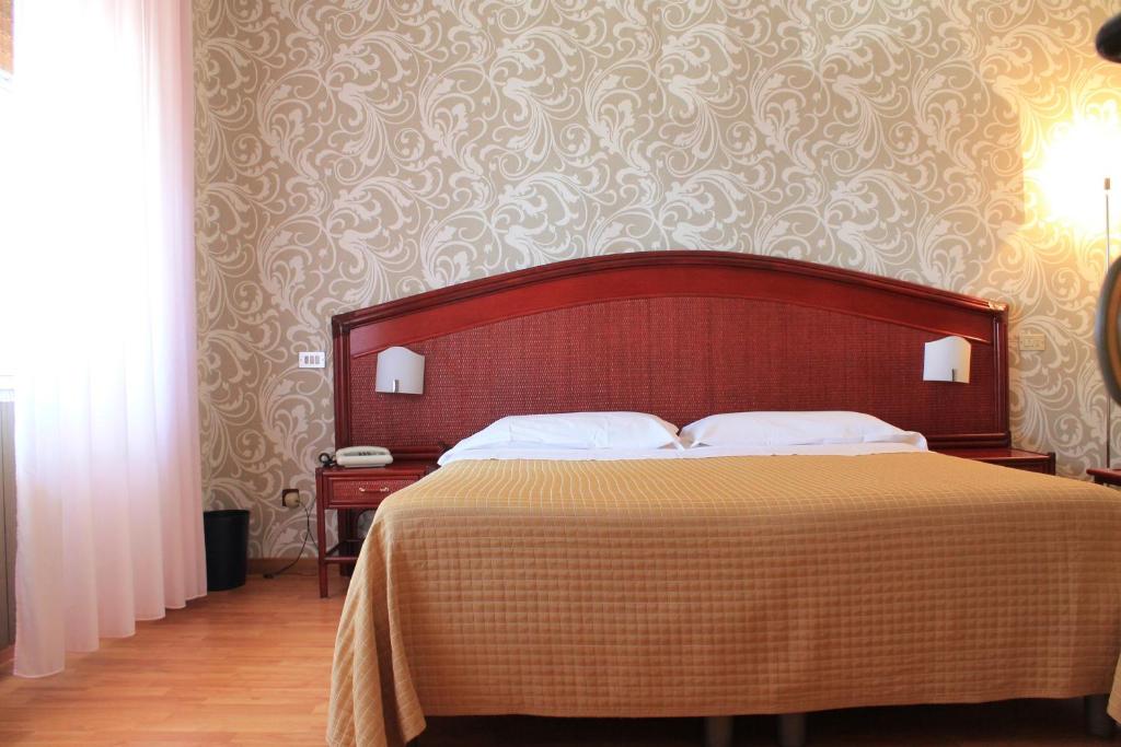 Postel nebo postele na pokoji v ubytování Hotel Kristina