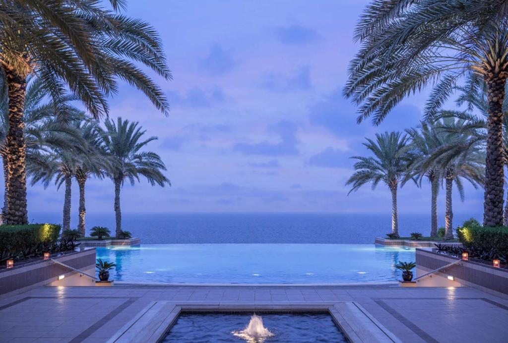 Bazén v ubytování Shangri-La Al Husn, Muscat - Adults Only Resort nebo v jeho okolí