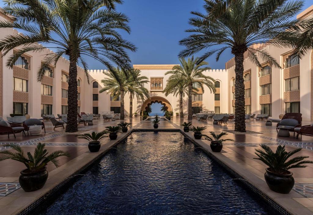 Bazén v ubytování Shangri-La Al Husn, Muscat - Adults Only Resort nebo v jeho okolí