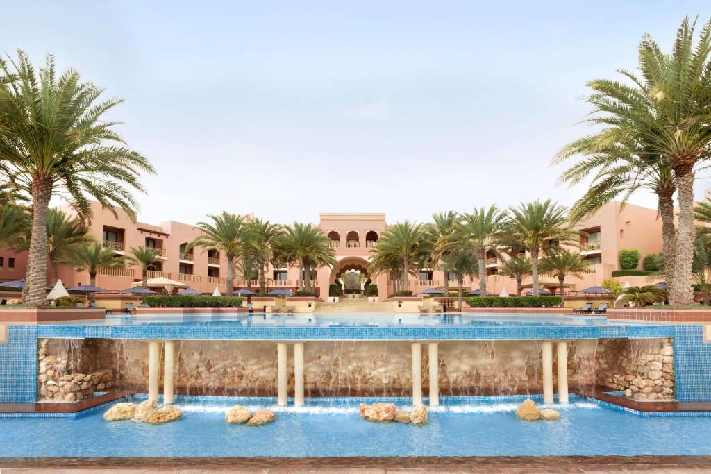Bazén v ubytování Shangri-La Al Husn, Muscat - Adults Only Resort nebo v jeho okolí