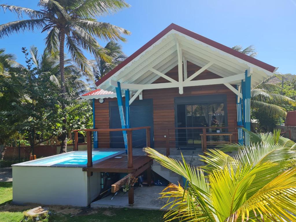 a small house with a pool in front of it at kokopoirier in Terre-de-Haut