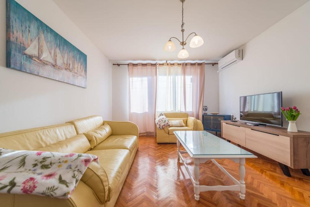 Miss Violet Apartment - Hizvo