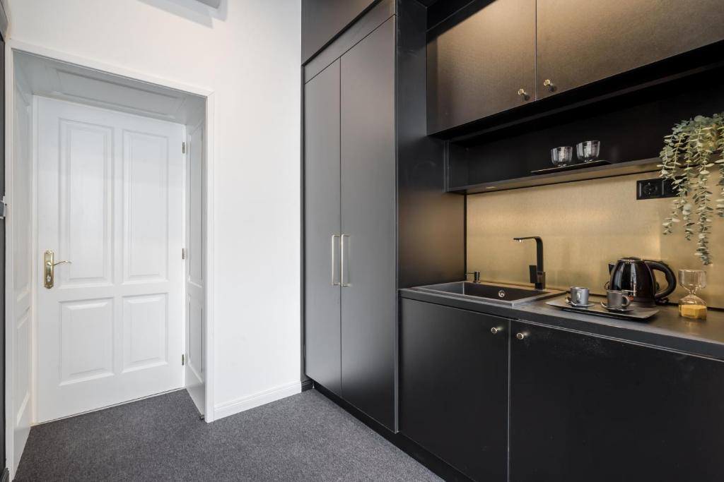 Astoria Boutique Suites- Best Location by BQA - Resim 22