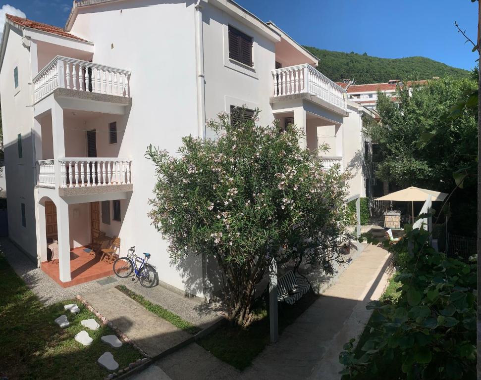 Budova, kde se apartmán nachází