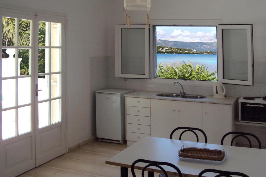 Kuchyň nebo kuchyňský kout v ubytování Maison Metel