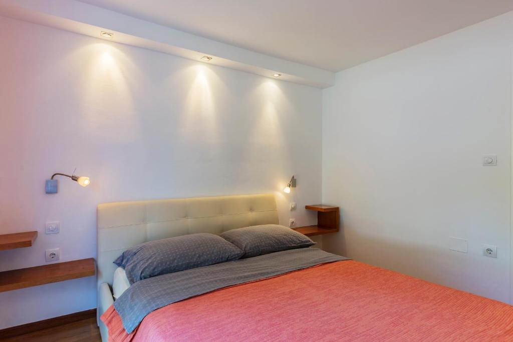 Postel nebo postele na pokoji v ubytování Apartments Villa Lungomare