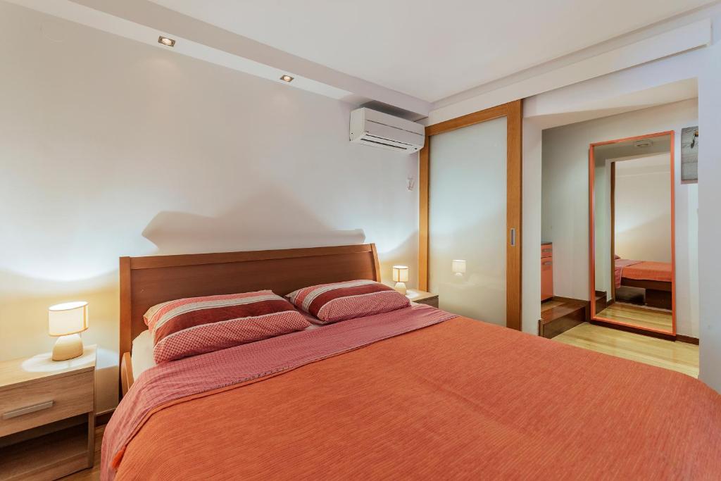 Postel nebo postele na pokoji v ubytování Apartments Villa Lungomare