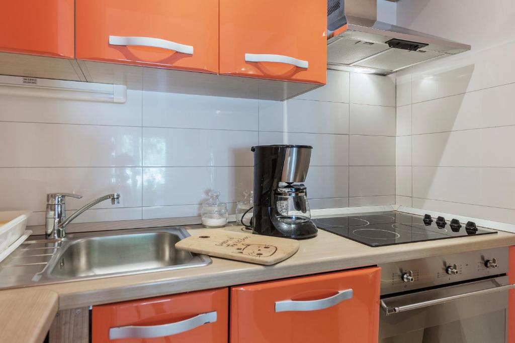 Kuchyň nebo kuchyňský kout v ubytování Apartments Villa Lungomare