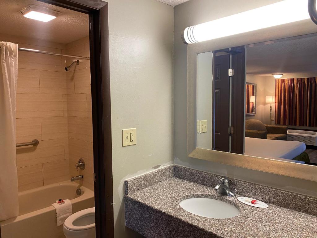 Travelodge by Wyndham Laurel Ft Meade Near NSA photo