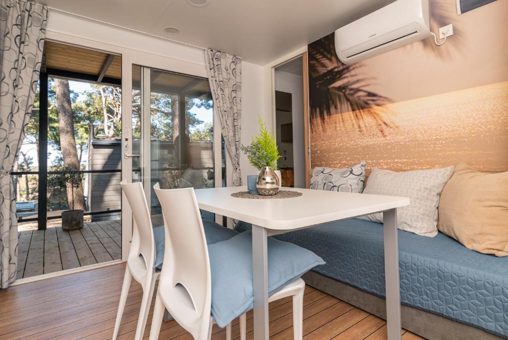 Гостиная зона в Mobile Homes AZZURRO