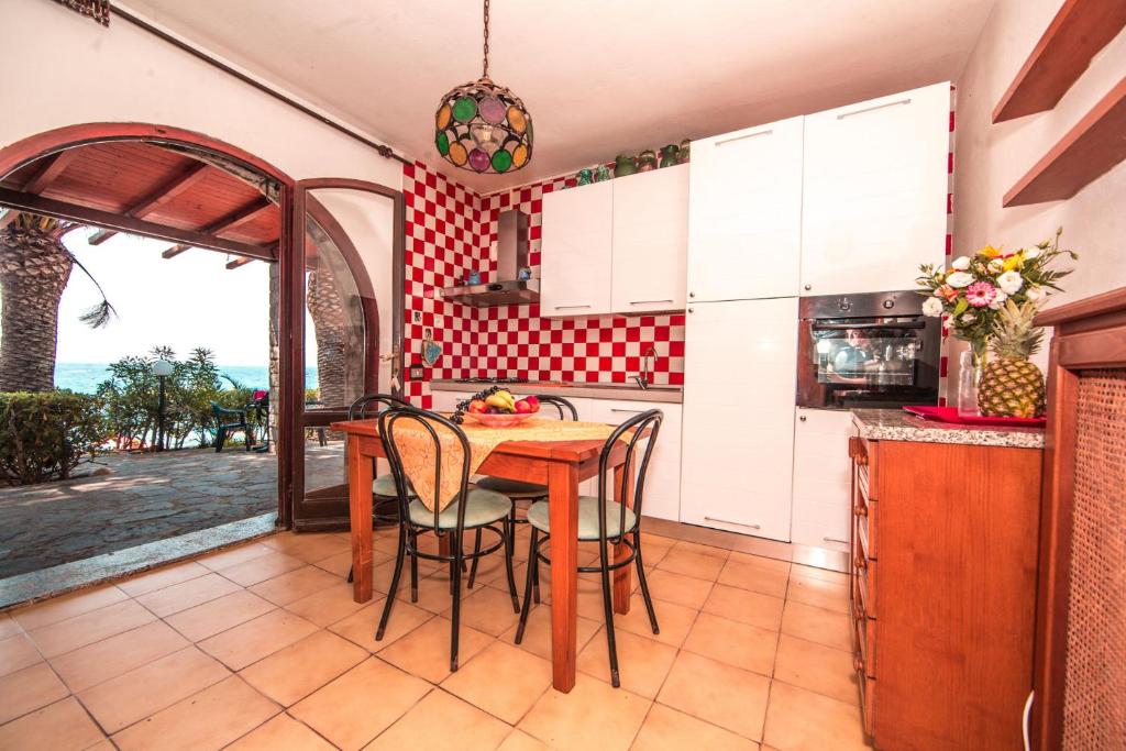 Kuchnia lub aneks kuchenny w obiekcie Residence Mandel 2 by Mandel Club