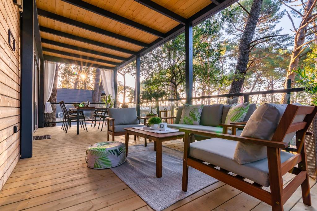 Балкон или терраса в Mobile Homes AZZURRO