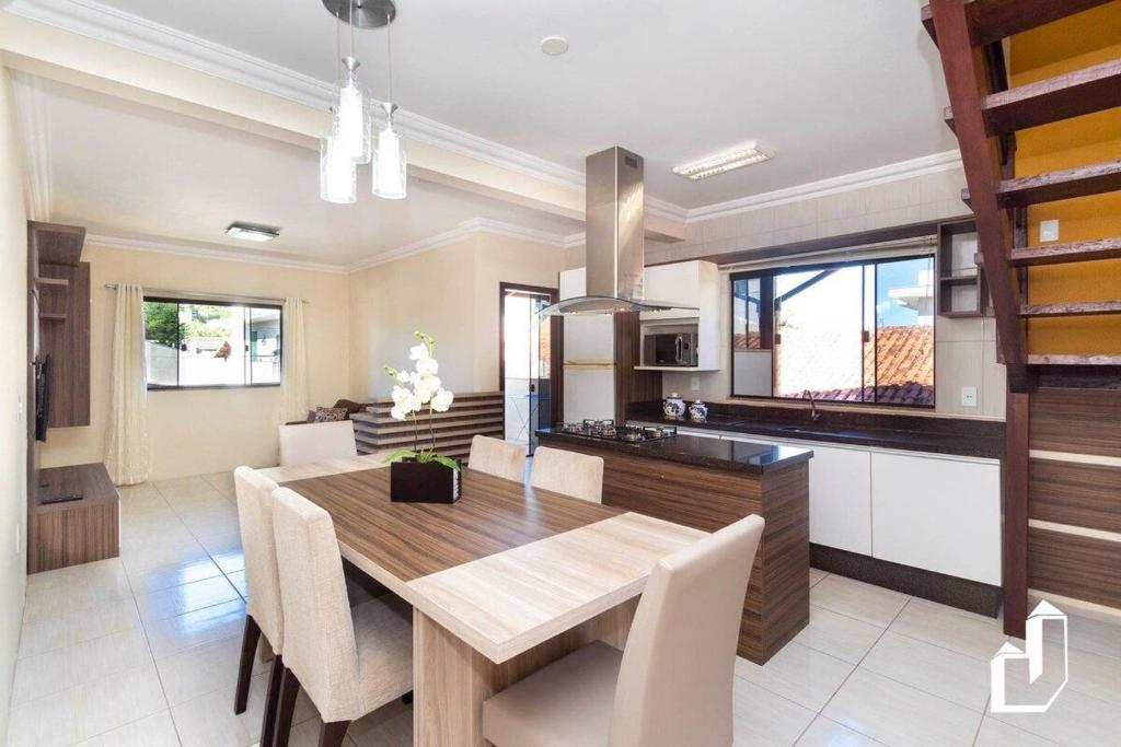  Apartamento com 03 dormitórios