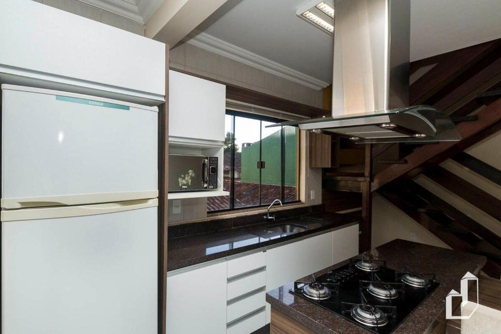  Apartamento com 03 dormitórios