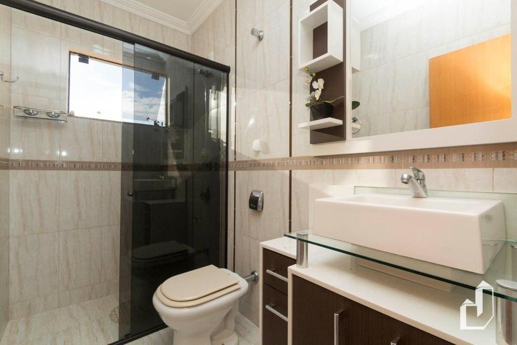  Apartamento com 03 dormitórios