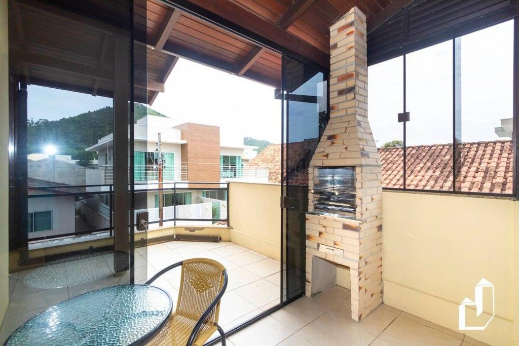  Apartamento com 03 dormitórios