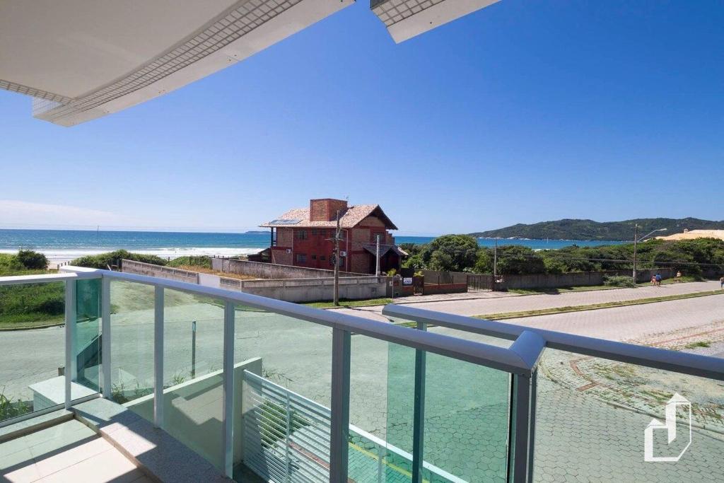  Apartamento com vista para o mar com 02 dormitórios