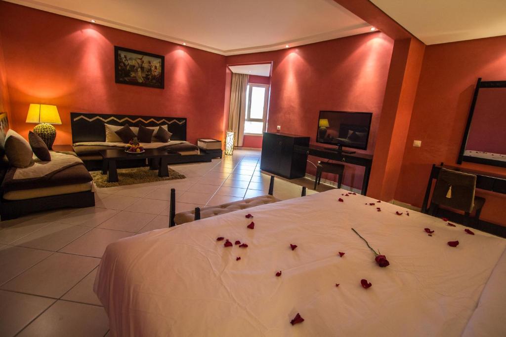 Postel nebo postele na pokoji v ubytování Hotel Tafilalet
