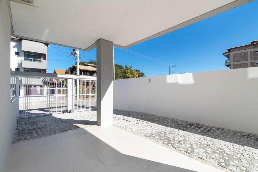  Apartamento com 02 dormitórios