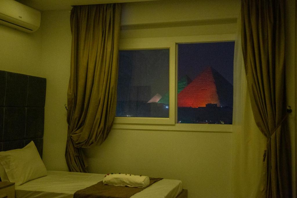 Een TV en/of entertainmentcenter bij Gardenia Pyramids view inn
